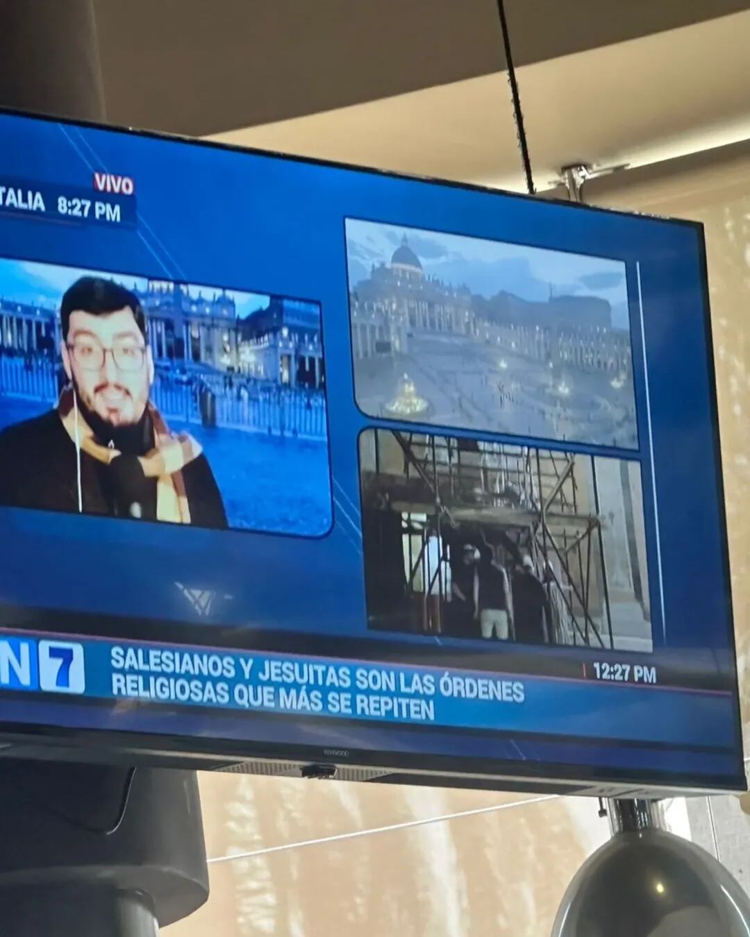Jovel Álvarez Solís, periodista alajuelense, corresponsal de Telenoticias en el Vaticano.
