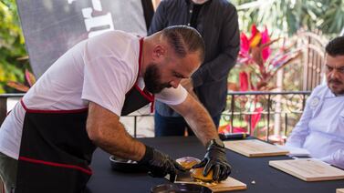 Guerra de hamburguesas: Pandemia creó un “monstruo” parrillero que ahora “juega” en un equipazo