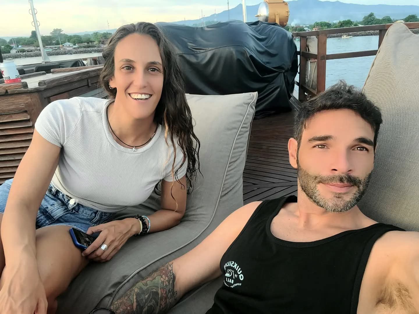 Aldo Blando Serrano, vecino de Barrio Córdoba, San José, tenía una vida que muchos conocen bien: trabajaba en un call center, había dejado la universidad y sentía que su futuro estaba prácticamente definido contestando cientos de llamadas al día. Casado: Española, se llama Mar Marques Alfaro