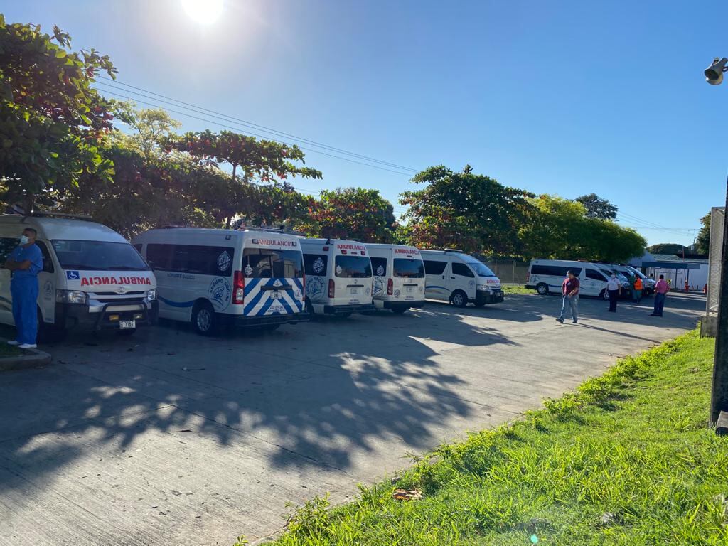 Doce pacientes con covid-19 fueron trasladados este 11 de diciembre, en un megatraslado que realizó la Caja Costarricense de Seguro Social (Caja) desde Liberia hasta San José, para no saturar los servicios de hospitalización en el Hospital Enrique Baltodano.