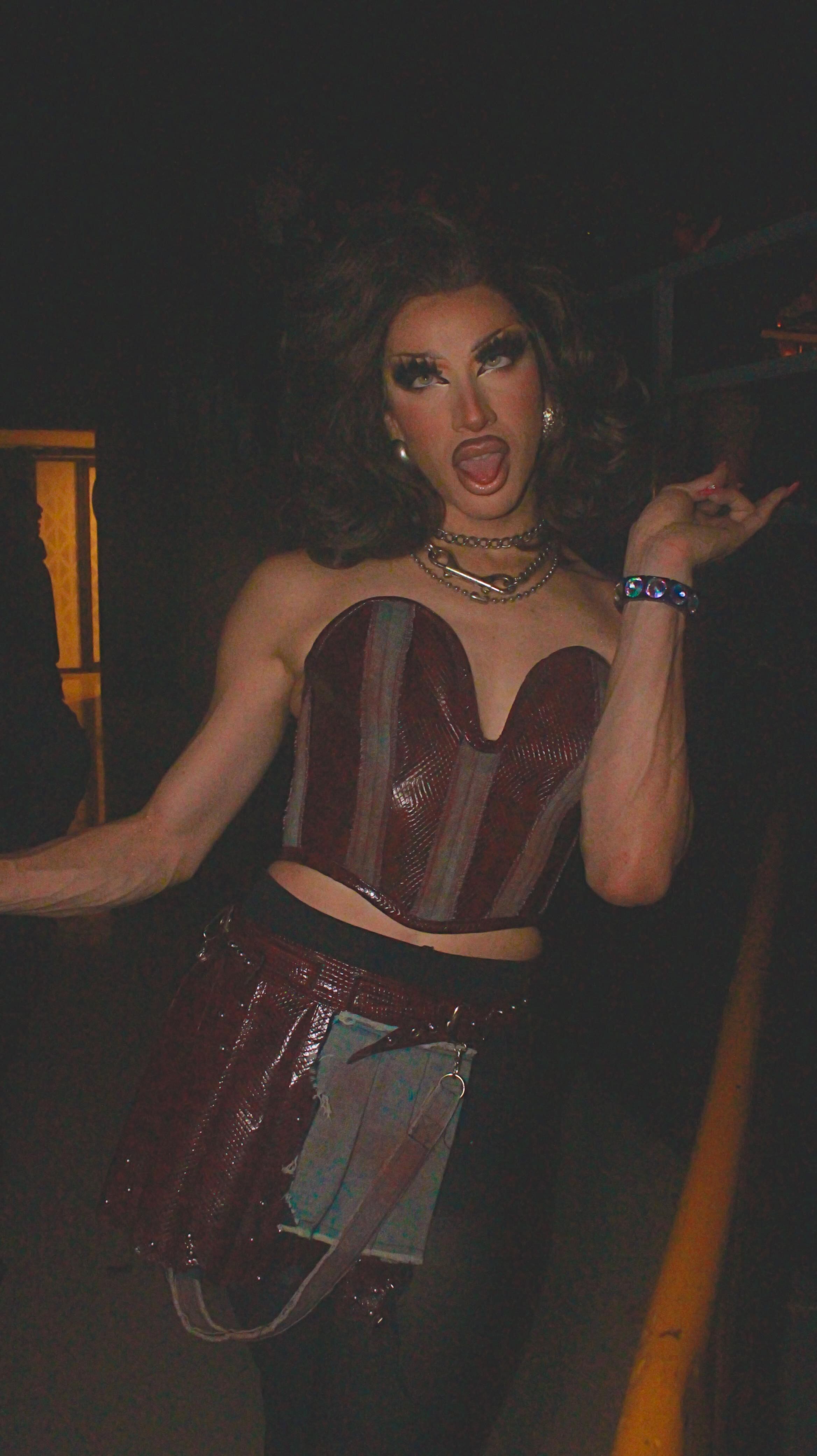 Este fue el diseño "Sacrificio", que Ronald le obsequió a Mirage Amuro.