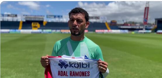 Michael Barrantes con chema de Adal Ramones