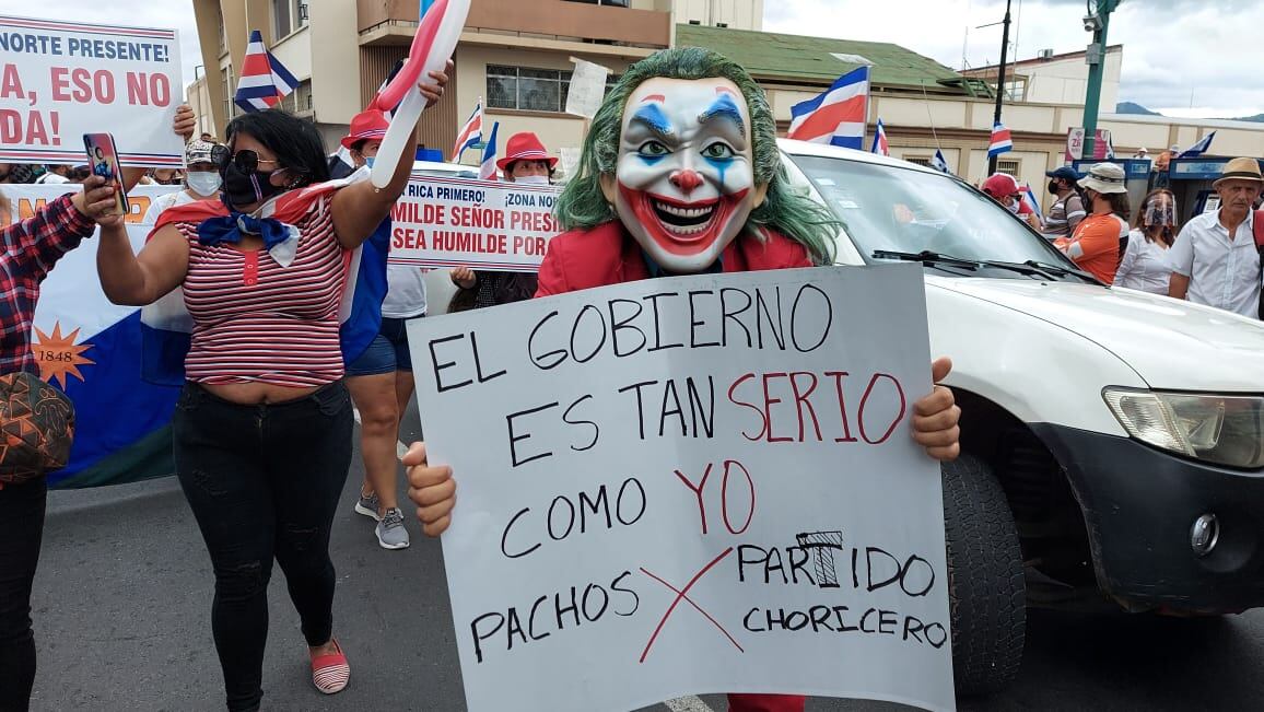 El 12 de octubre del 2020 diferentes fuerzas vivas del país marcharon desde el Parque La Merced a Casa Presidencial.