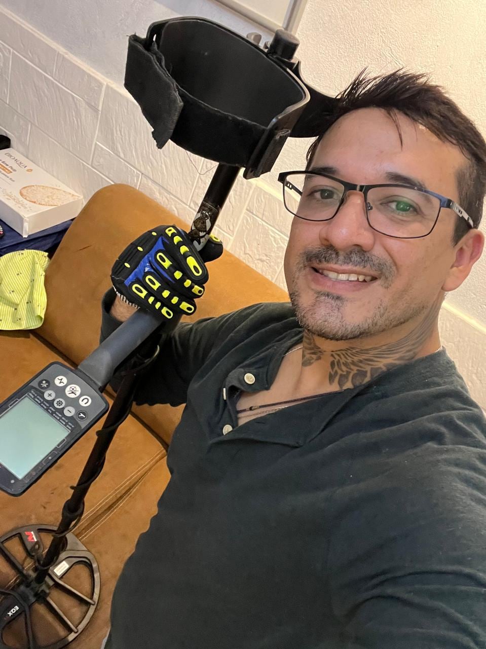 Buscar tesoros dejó de ser cosa de piratas y películas para David Molina Roldán, un vecino de San Juan de Dios de Desamparados que convirtió la curiosidad que heredó de su abuelita en una pasión que hoy lo lleva a recorrer el país entero