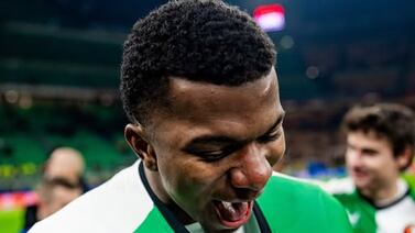 Mamá de Jeyland Mitchell casi se desmaya tras clasificación del Feyenoord a octavos de la Champions