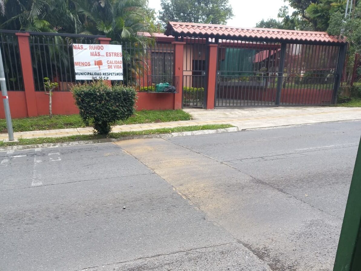 Unos vecinos denunciaron que los "muertos" que fueron colocados en Belén les causa molestias por ruido y vibraciones.