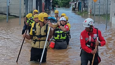 Fuertes aguaceros provocaron inundaciones y daños a familias de Puntarenas