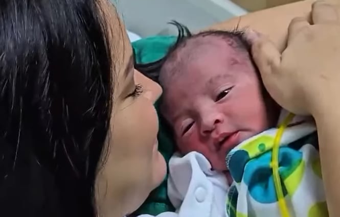 LuisGa Loría y su pareja Mónica Barboza se conviertieron oficialmente en padres este 3 de enero de 2026.