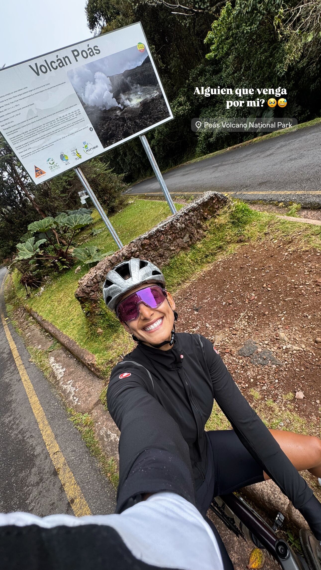 Johanna Solano en el volcán Poás.