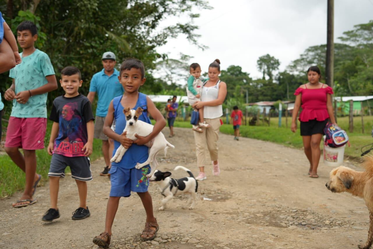 Los vecinos de Valle del Río en Aguas Zarcas de San Carlos siguen preparándose ante una emergencia en la localidad por desastres naturales. Foto: CNE
