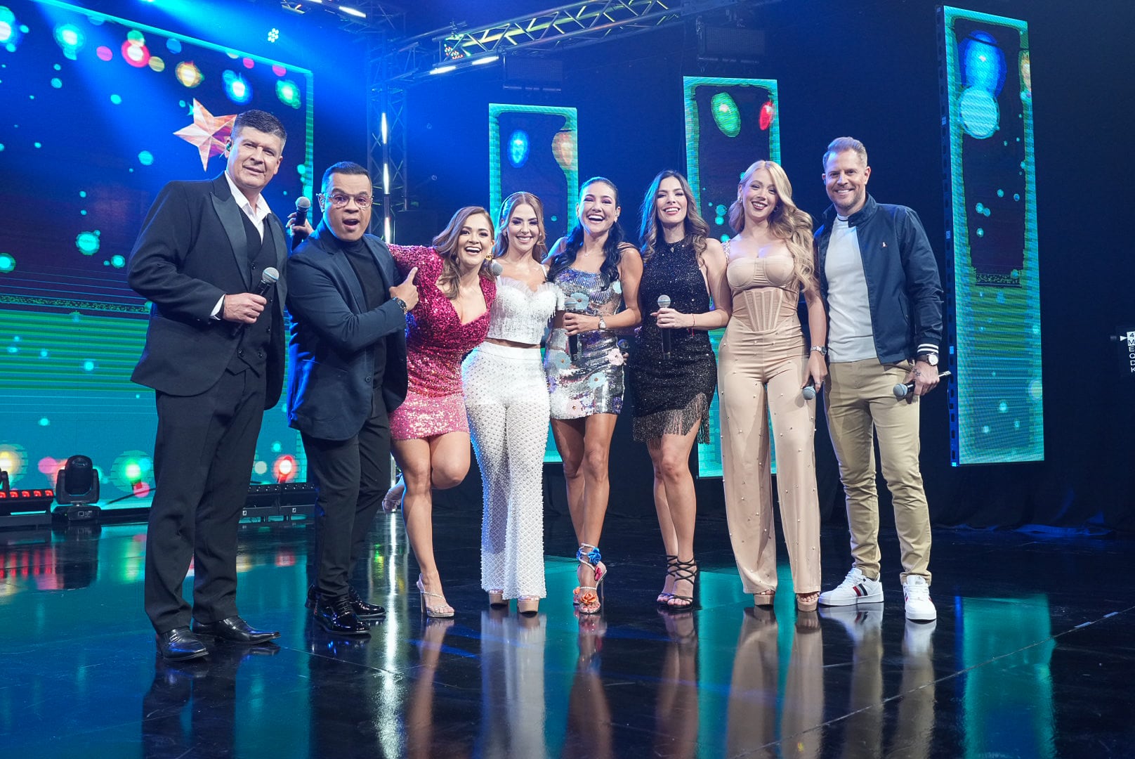 Fotos de los presentadores, público y bailarines de El Chinamo de Teletica en el estreno de su temporada 2024.