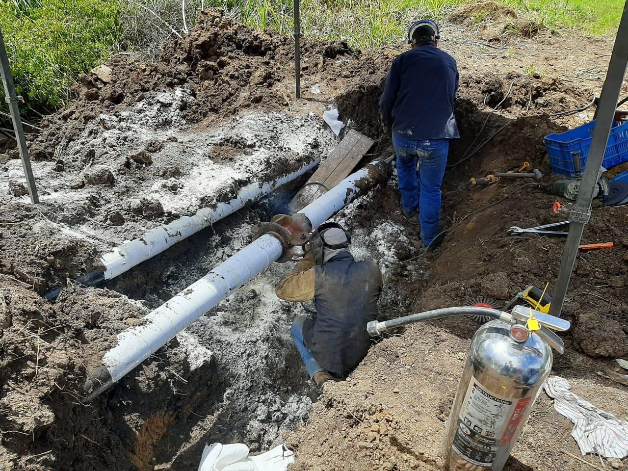 El lider de la banda detenida este 21 de abril ordenaba a sus cómplices buscar puntos solitarios en Cartago y Puntarenas para vulnerar los ductos de trasiego de Recope. Foto: Cortesía OIJ.
