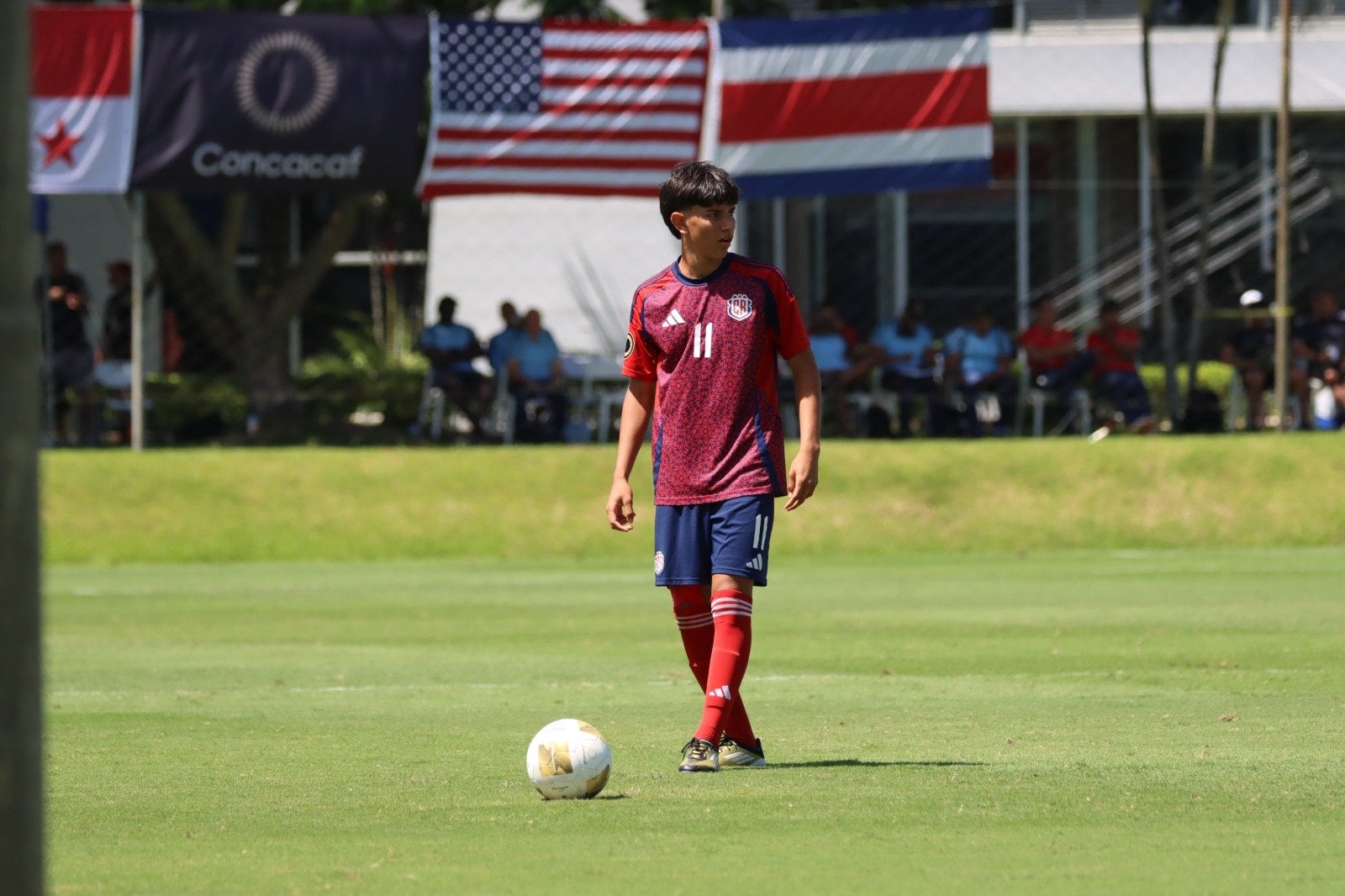 Jefrey Urbina es de Guápiles y milita con Fútbol Consultants, donde también juega Keysaack, el hijo de Kendall Waston.