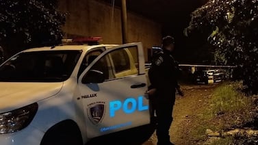 Sicarios desataron balacera desde una calle para asesinar a hombre dentro de su casa