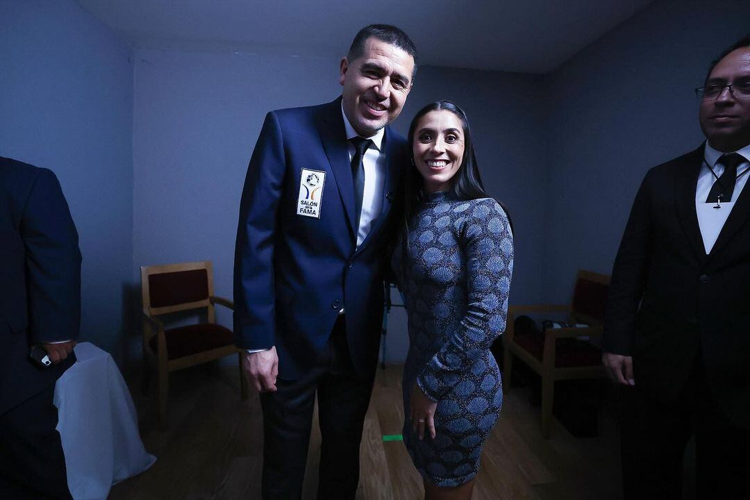 Lixy Rodríguez guardará como un tesoro esta foto con Juan Román Riquelme. Foto: Instagram.