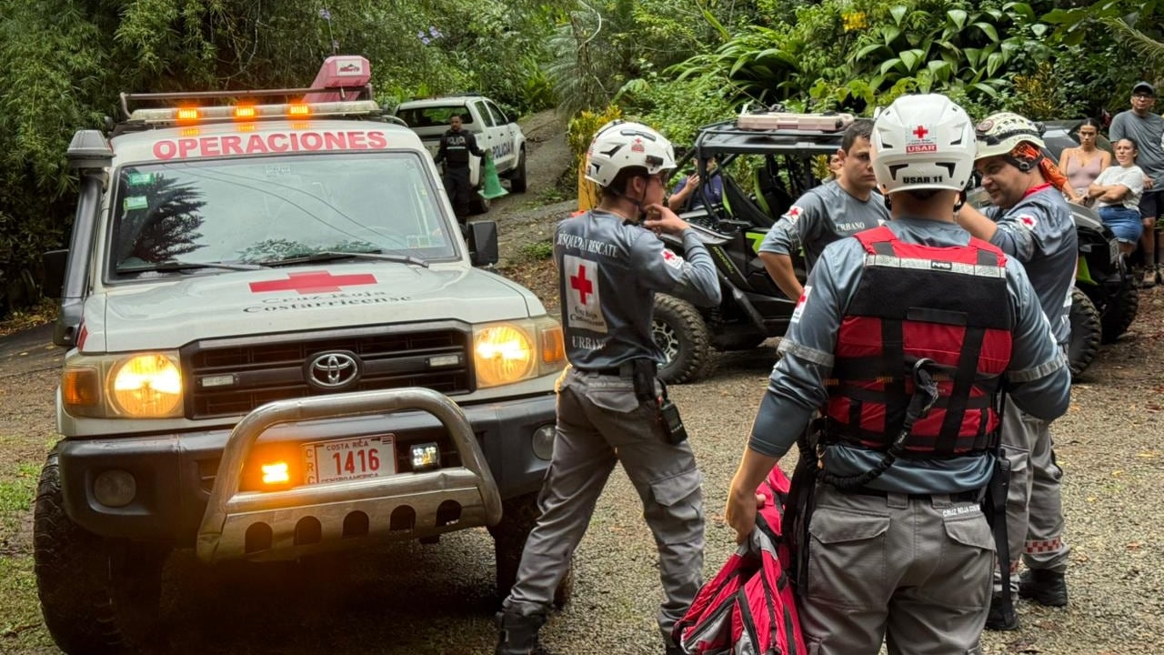 Cabeza de agua en nuestro país arrastra a dos personas y otras 38 no pueden ser rescatadas todavía en Barú de Pérez Zeledón