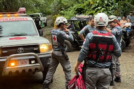 Última hora: cabeza de agua arrastra a unas 10 personas en catarata del Rincón de la Vieja