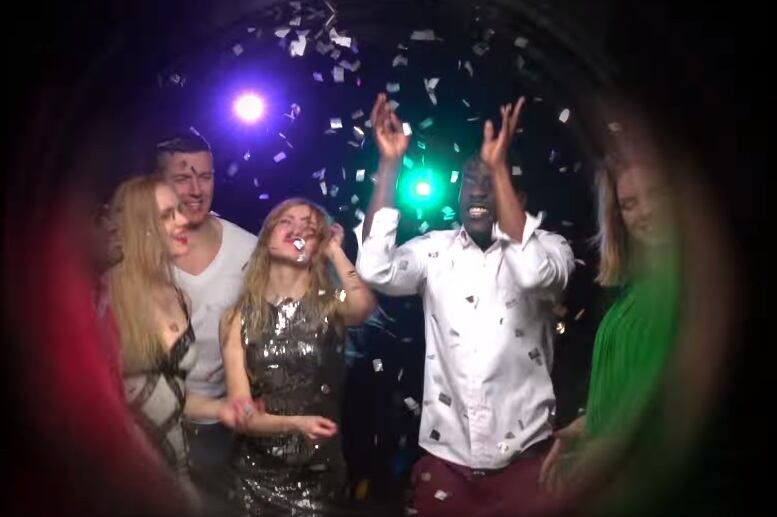 La Caja posteó en redes sociales dos duros, directos y muy gustados anuncios para que los jóvenes entiendan que la fiesta puede terminar en muerte por el covid-19