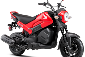 Los Zumbis lo divierten y le regalan una moto Navi de Honda
