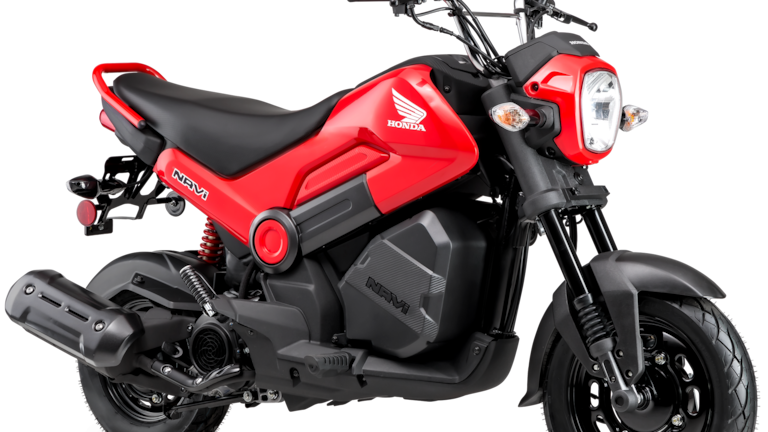 Los Zumbis lo divierten y le regalan una moto Navi de Honda