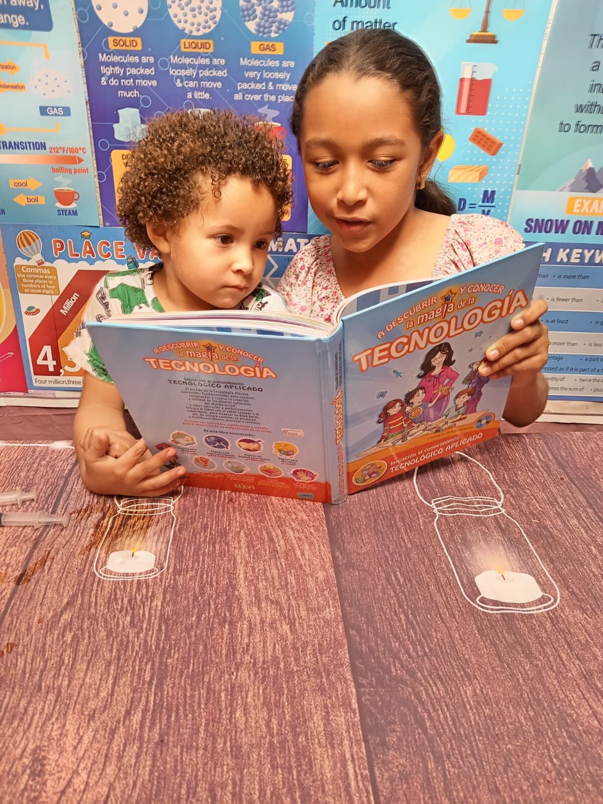 En el barrio Jesús de Santa Bárbara de Heredia todavía hay vacas pastando y aire limpio. Allí vive Jade Fernández Caicedo, una niña de apenas 9 años que logró cargar un celular con la energía de las plantas