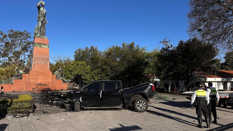 Esta es la millonaria factura que dejó choque contra semáforos y estatua de León Cortés