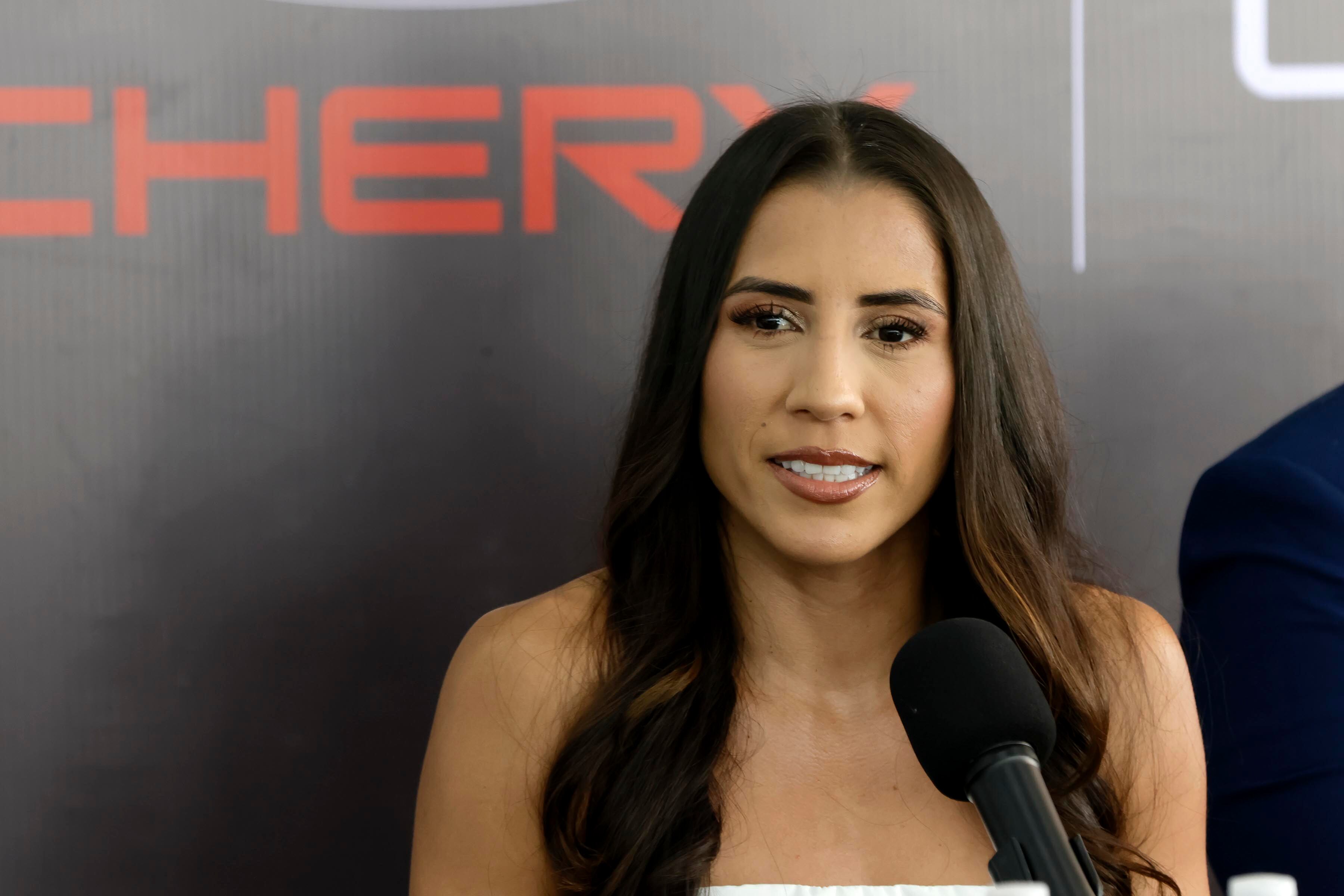 01/11/2023. Grupo Coricar, Curridabat. Hora: 10:00 a.m. Conferencia de prensa con la boxeadora costarricense Yokasta Valle para dar detalles de su pelea ante la mexicana Anabel Ortiz el próximo sábado 4 de noviembre. En la foto, cinturones de Yokasta. Fotos: Mayela López