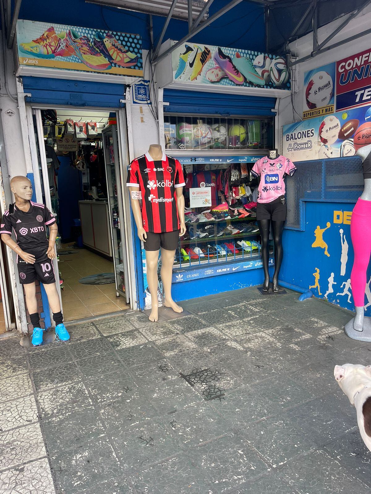Rolando Quesada, periodista y narrador de Tigo Sports trabajó de niño durante la temporada navideña.