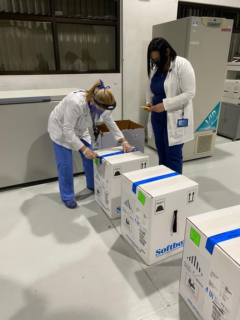 La doctora Jacqueline Solano, representa a todos los trabajadores de la CCSS que tienen el trabajo de recibir, mantener y distribuir la vacuna contra la pandemia