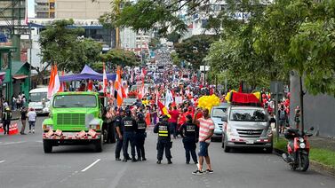 Esta es la razón por la cual un señor de 64 años hizo sonreír a más de uno en la protesta nacional