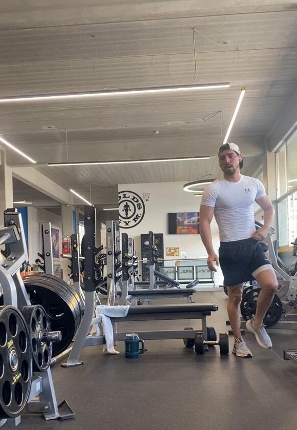 El joven de 30 años, Alonso Araya Montes de Oca, vecino de San José, está viviendo una gran guerra contra el cáncer y para seguir peleándola necesita que todos nos unamos y le ayudemos económicamente con un tratamiento muy efectivo