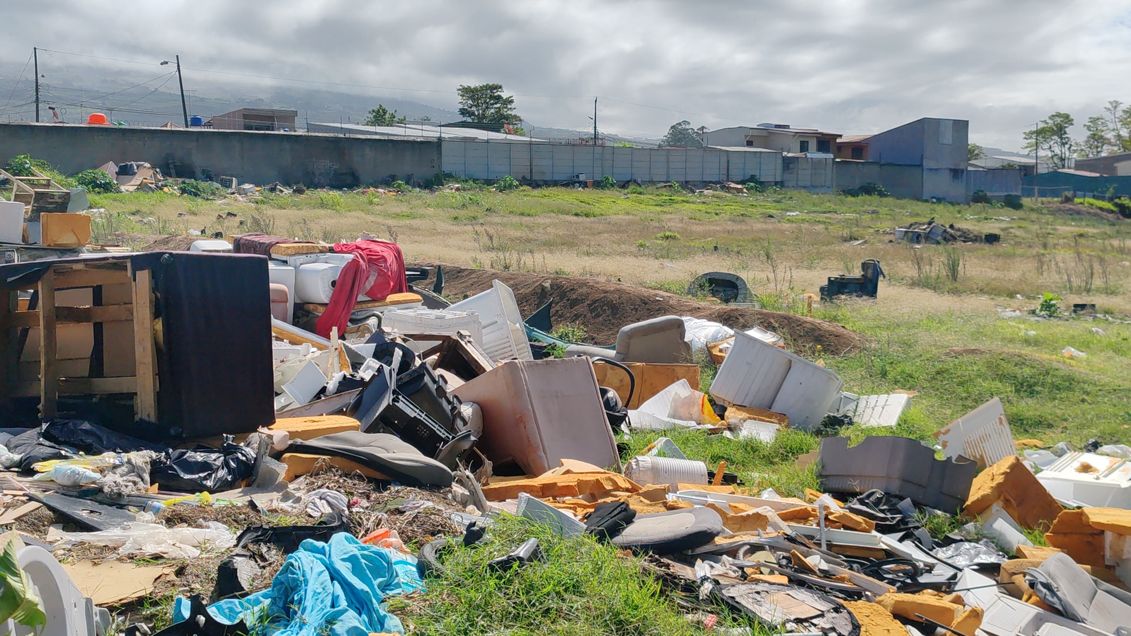 Botaderos clandestinos en Cartago