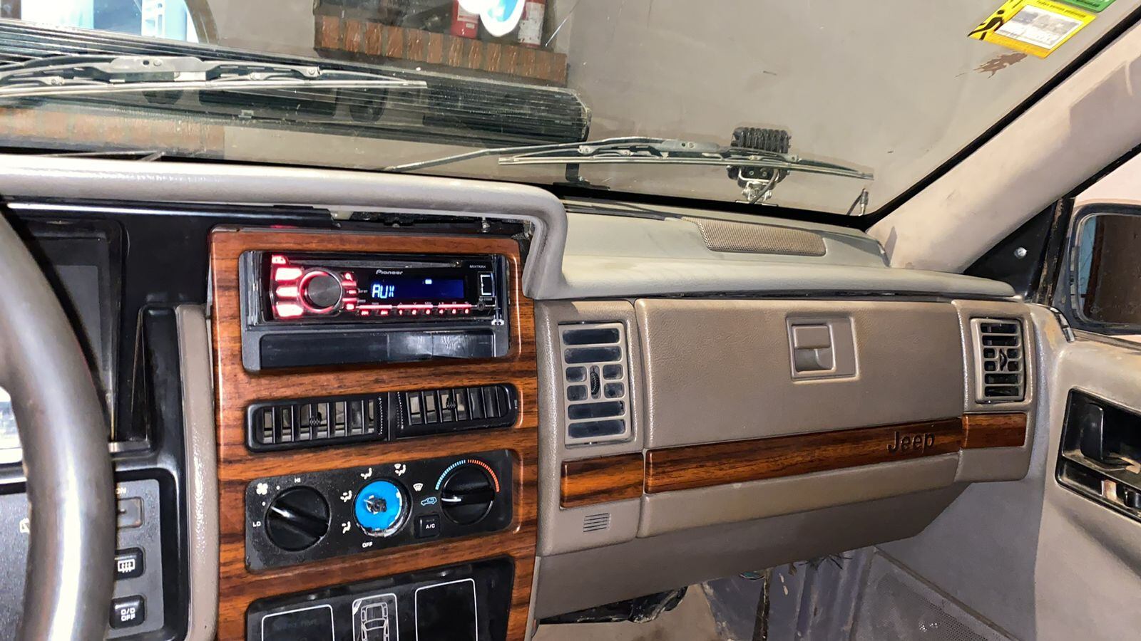 Roberto Morales, chuzo de la semana, jeep grand cherokee, 93