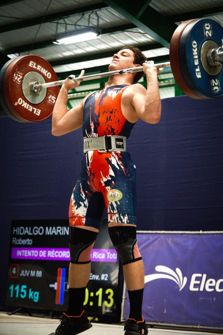 En la categoría juvenil masculina 88 kg, donde el sancarleño Roberto Hidalgo Marín se consagró como el campeón absoluto de la categoría, reafirmando el buen momento de San Carlos y dejando su nombre bien alto sobre la tarima.