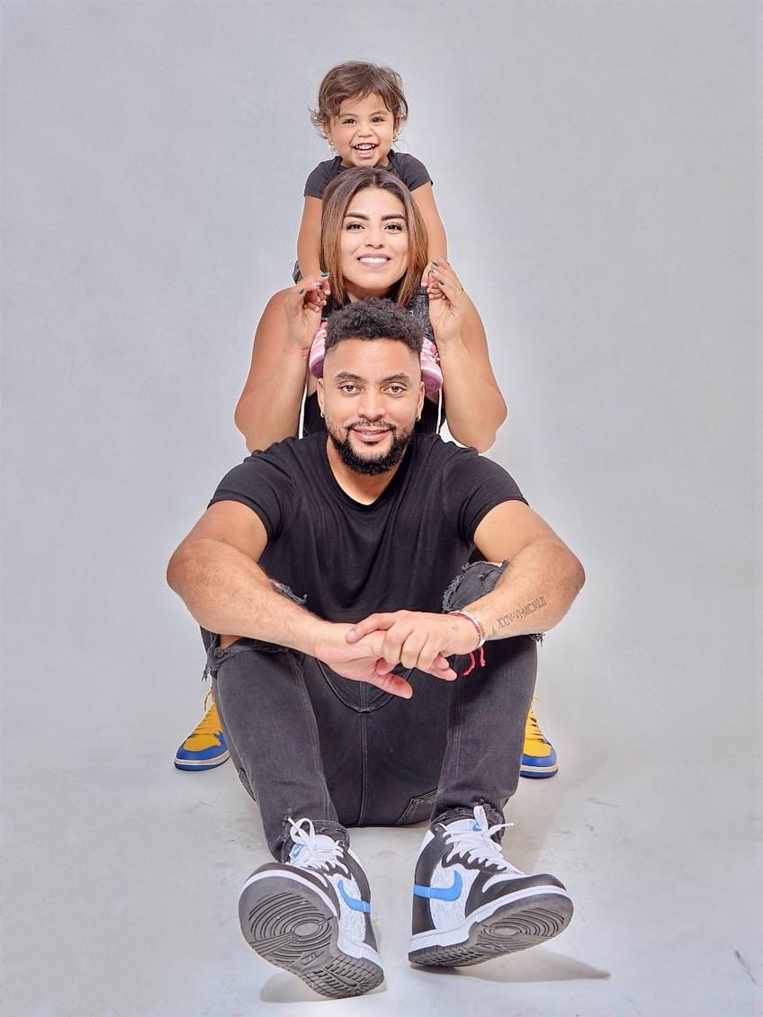 Manfred Russell, su esposa Orisis y su hija Lorrayne. Cortesía.