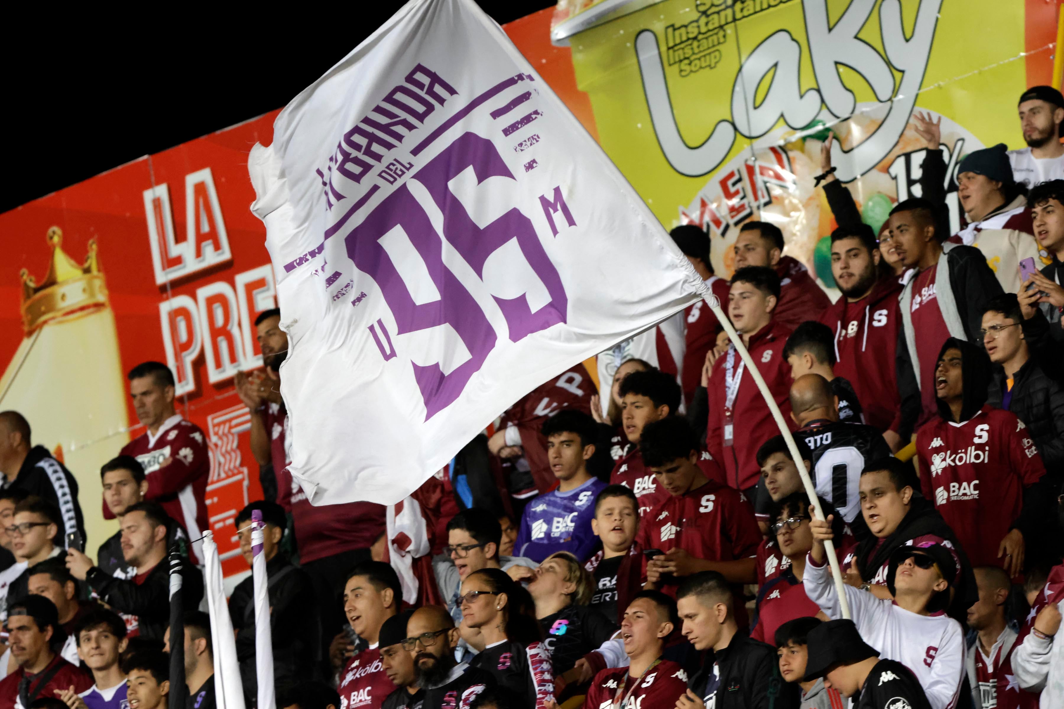 09/12/2023. Estadio Ricardo Saprissa Aymá, Tibás. Hora: 08:00 p.m. Partido de vuelta de la semifinal del Torneo de Apertura 2023 disputado entre el Deportivo Saprissa y el Club Sport Cartaginés en el Estadio Ricardo Saprissa Aymá, Tibás. Fotos: Mayela López