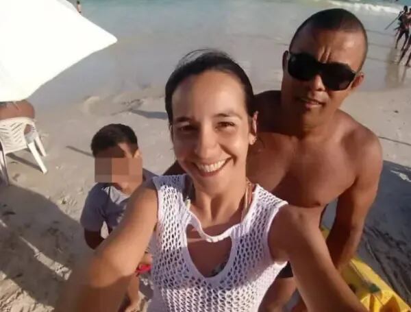 El menor actuó bajo presión de su pareja virtual. Ambos planearon el crimen y discutieron qué hacer con los cuerpos.