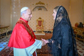 ¿Viene el papa a Costa Rica? La petición oficial que le hizo la presidenta Laura Fernández en el Vaticano