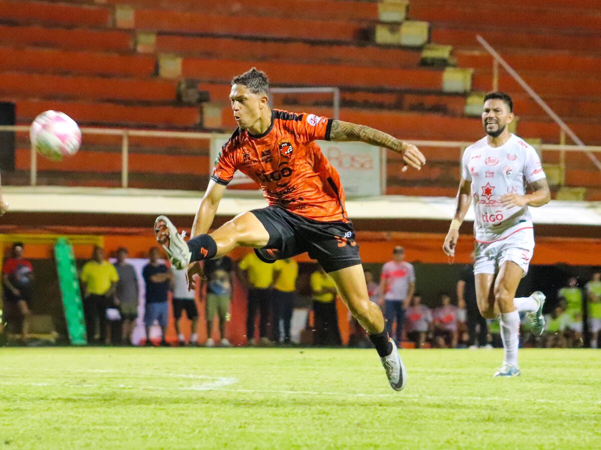 Anthony Hernández le llena el ojo a uno de los dirigentes más importantes  del fútbol nacional | La Teja