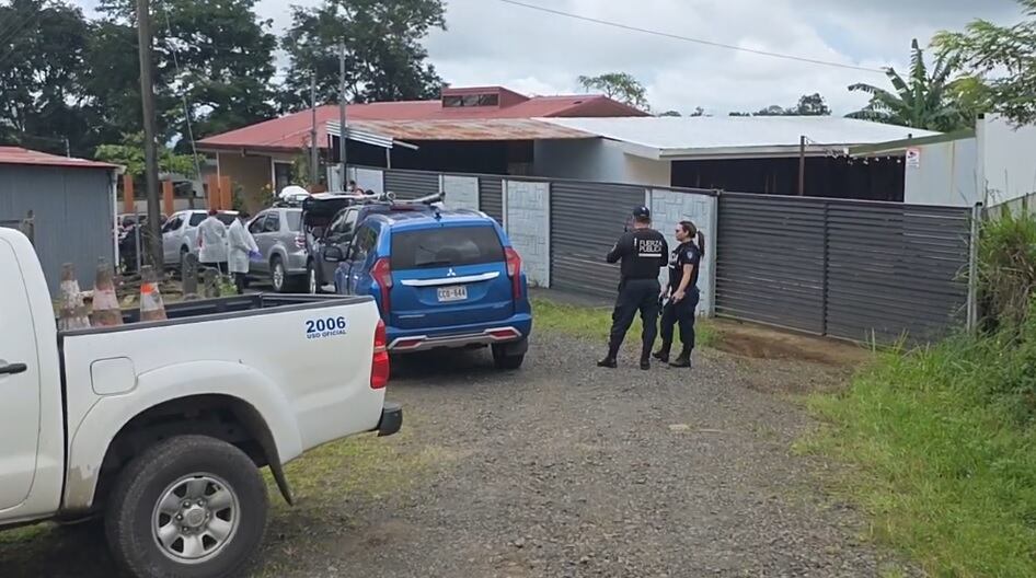 OIJ registra casas de mujer desaparecida en San Carlos. Foto Allan Jara/Facebook.