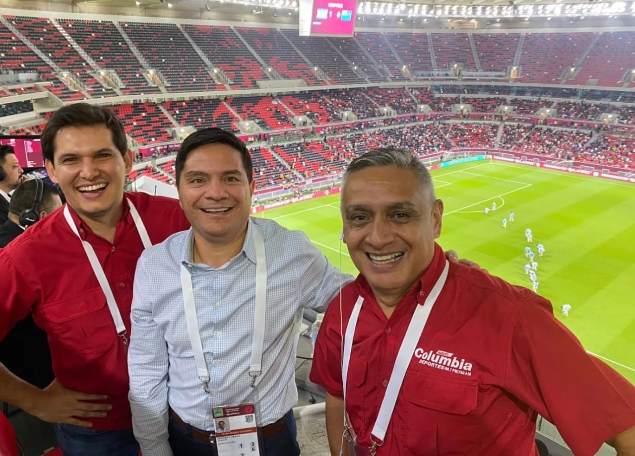 चॅनल 8 वर फुटबॉल अल दिया मधील क्रीडा पत्रकार जोस पाब्लो अल्फारो रोजास.