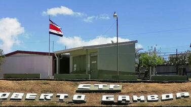 Colegio toma medidas luego de que mamá enfrentara a joven por supuesto bullying a hija