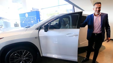 El carro del seleccionador Gustavo Matosas, ¿lujo excesivo?