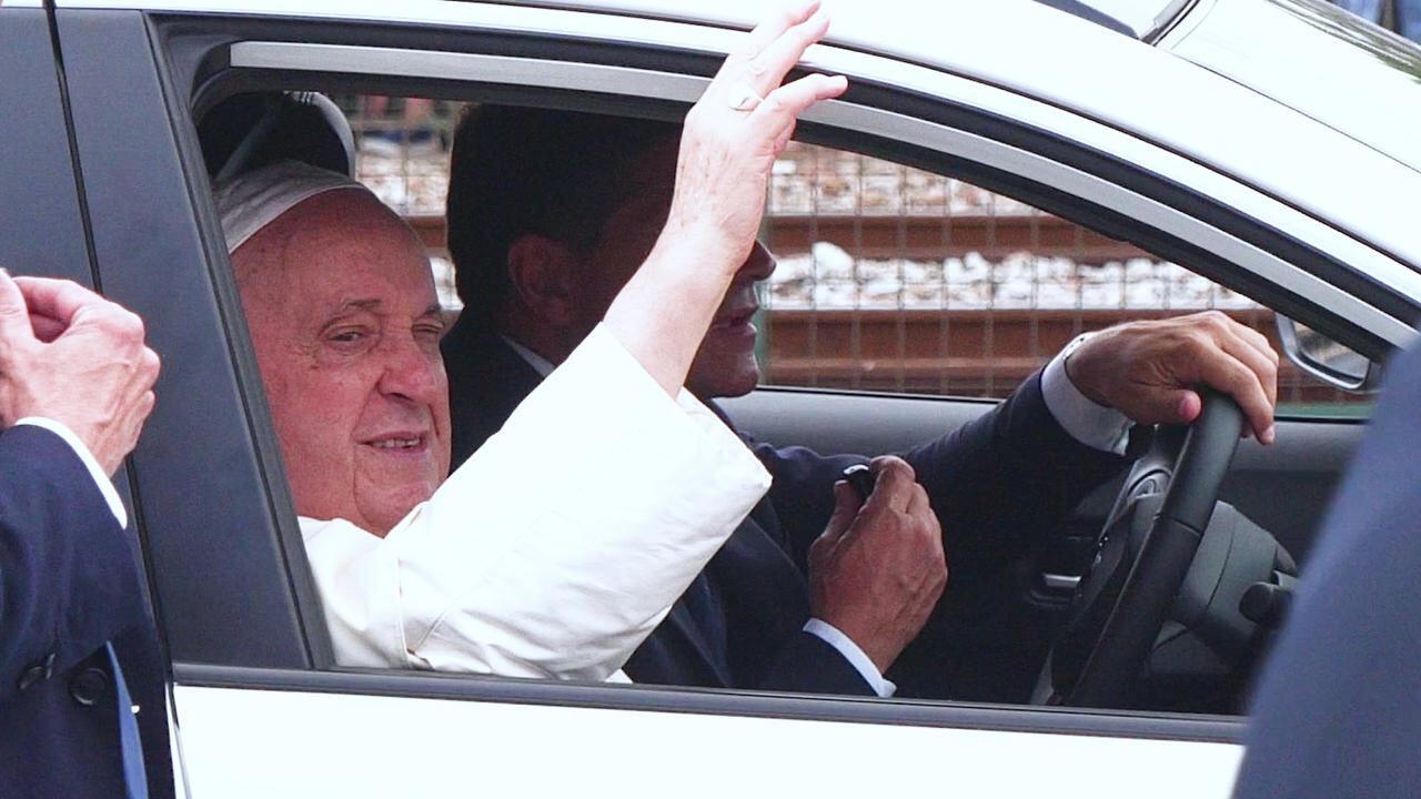 Mauricio Sandino Chavarría jamás imaginó que una cobertura periodística lo llevaría tan cerca del corazón del Vaticano, ni mucho menos que viviría uno de los momentos más impactantes de su vida: hablar cara a cara con el papa Francisco y escuchar de su boca una frase que lo estremeció y lo llenó de orgullo: “¡El mejor café del mundo!”.