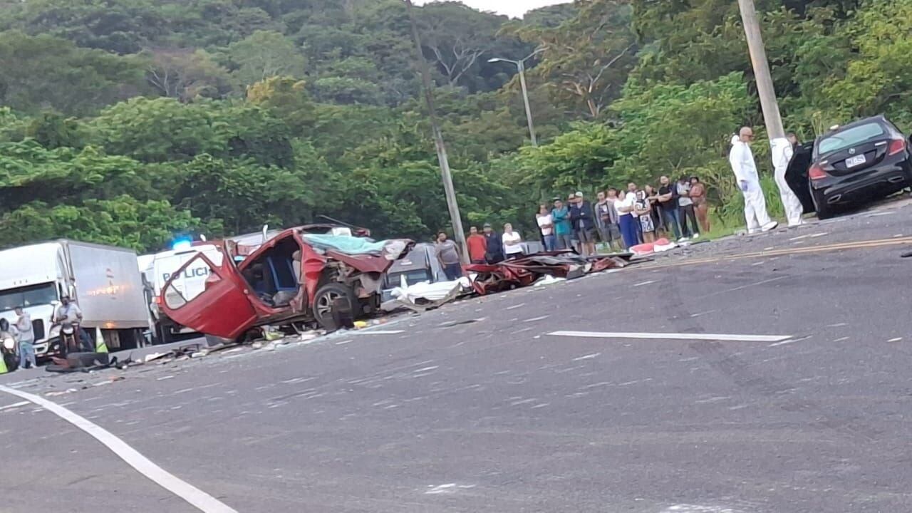 Choque en Caldera, sobre ruta 27, deja una persona fallecida y varios heridos. Foto Facebook.