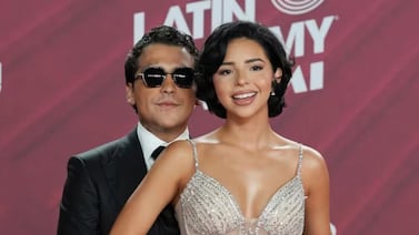 Christian Nodal quedó como “loco” con la sorpresa que le tenían en su camerino