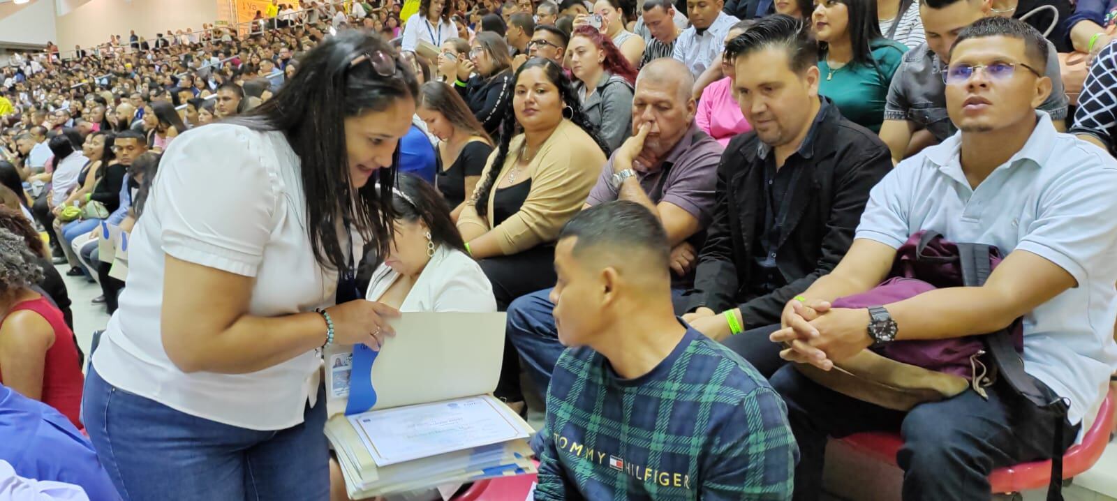El pasado 5 de abril unas 5 mil personas se graduaron en el Estadio Nacional, como parte de la primera generación de estudiantes que se matricularon en el Programa Bachillerato para la Empleabilidad y el Emprendimiento (BEE) en el 2023