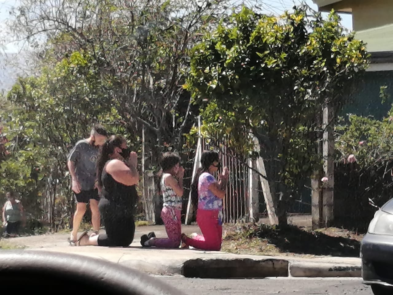 La celebración 92 a Cristo Rey, en la Parroquia San Isidro Labrador de Heredia, estuvo marcada por la pandemia y pese a que no se realizó con las alfombras de flores de toda la vida, sí se vivió con misma devoción y fe, en la cual la comunidad, en su mayoría, pide protección contra el covid-19