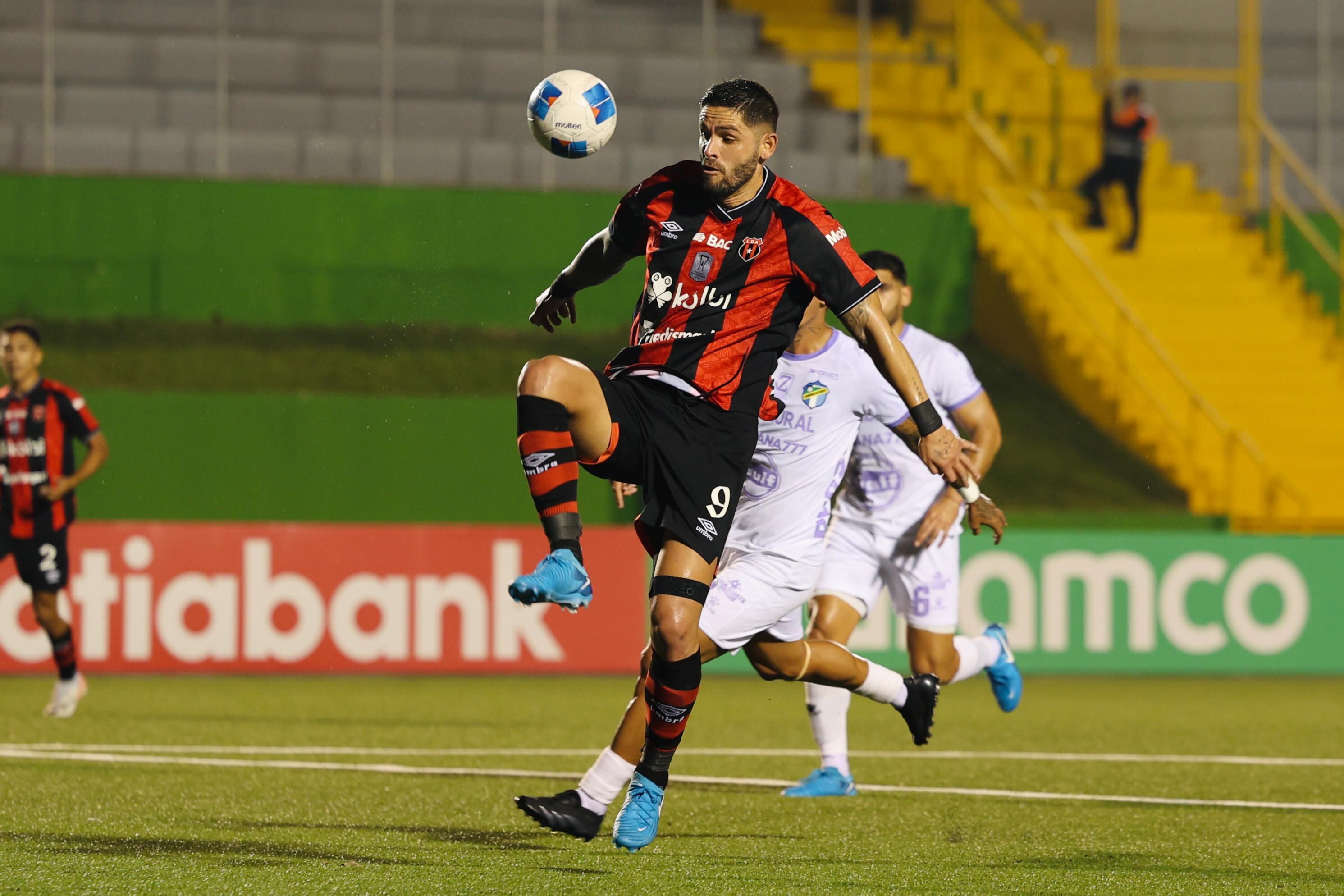 26/09/2024, Estadio Mateo Flores, partido de la Copa Centroamericana, partido de ida de los cuartos de final entre el Comunicaciones de Guatemala y Liga Deportiva Alajuelense.