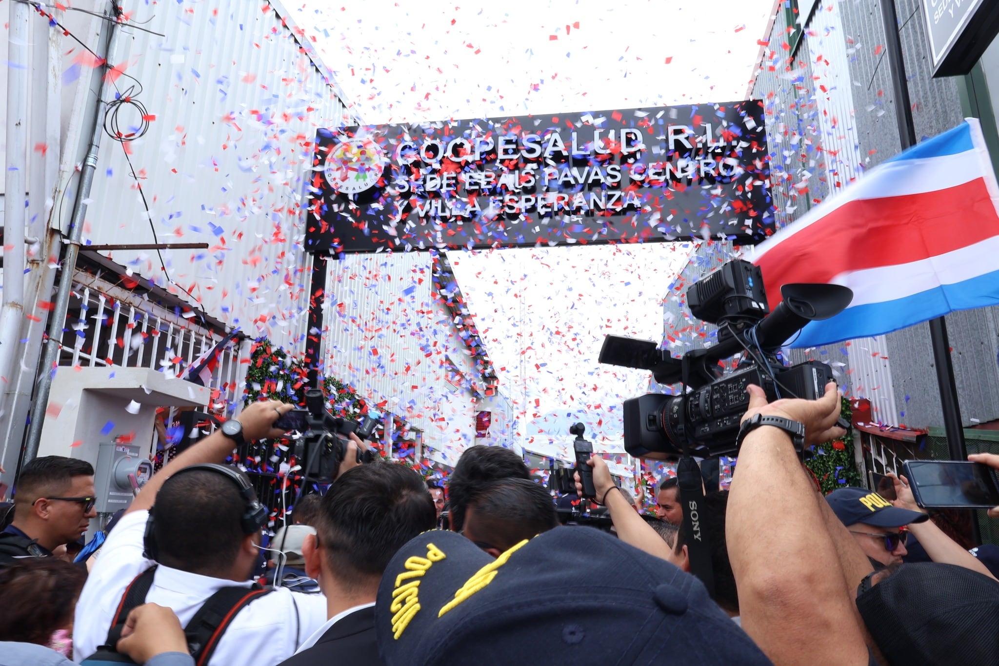 El gobierno de Rodrigo Chaves inauguró el Ebáis en Pavas el viernes 26 de setiembre, pero algunos servicios no están disponibles hasta noviembre.